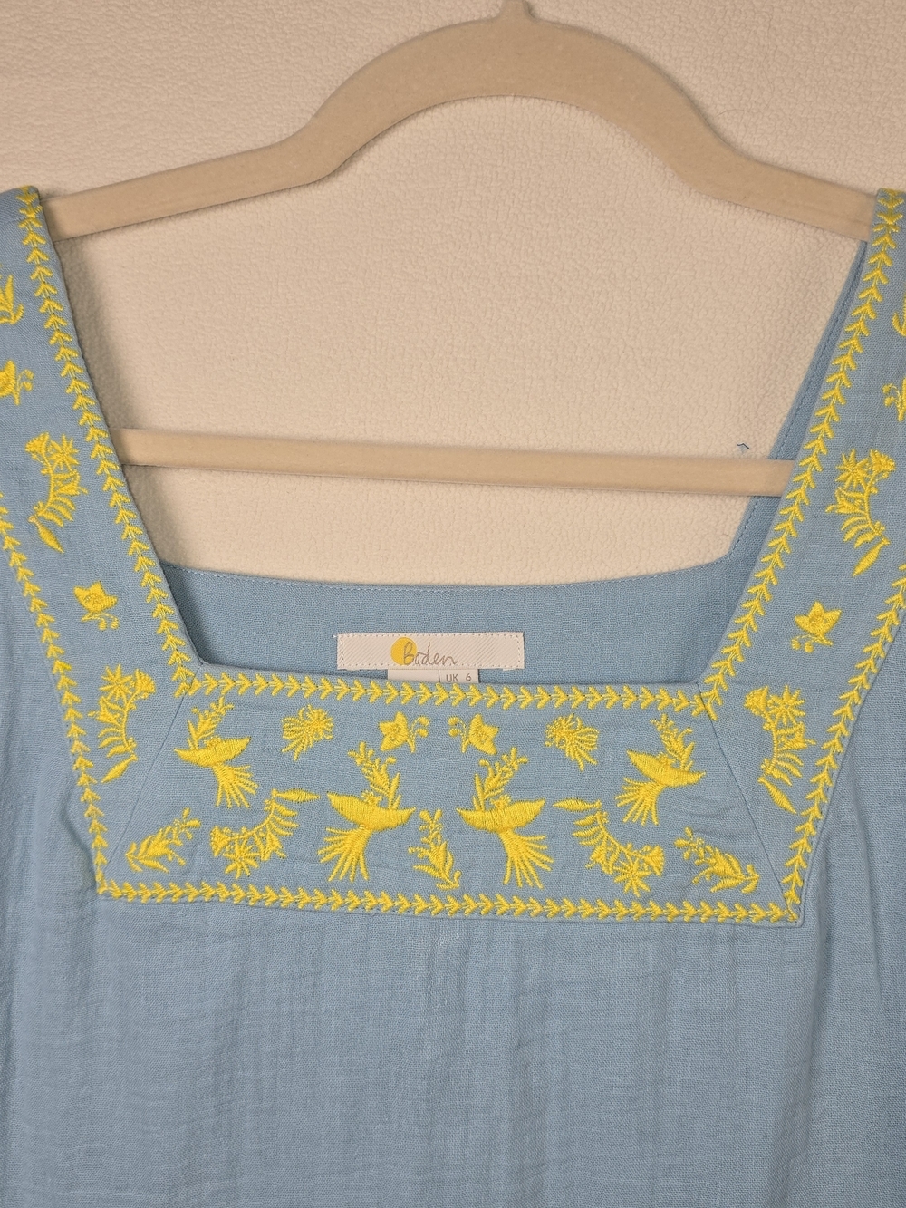 BODEN BERNADETTE EMBROIDERED COTTON DRESS SOFT BLUE WITH YELLOW DESIGN WOMENS 2 - Picture 3 of 12